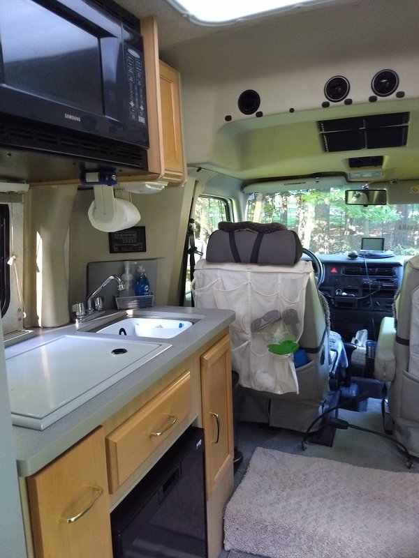2000 Winnebago Rialta 22FD DOUBLE, Class C RV For Sale By Owner in Menominee, Michigan