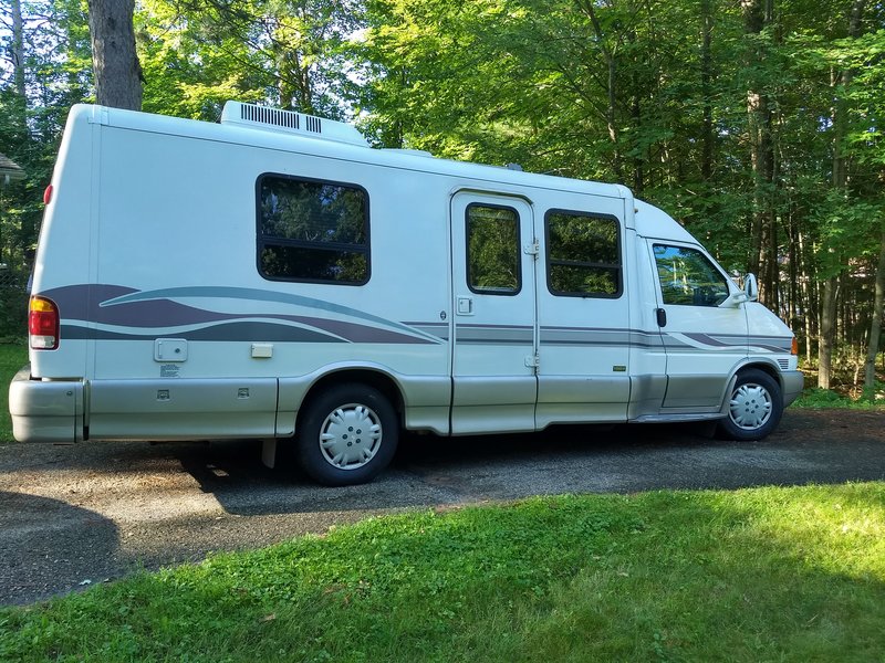 2000 Winnebago Rialta 22fd Double Class C Rv For Sale By Owner In Menominee Michigan