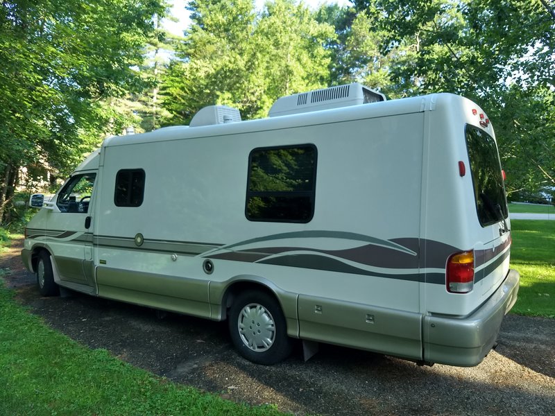 2000 Winnebago Rialta 22FD DOUBLE, Class C RV For Sale By Owner in Menominee, Michigan