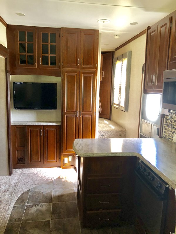 2013 Keystone Alpine 3700RE, 5th Wheels RV For Sale By Owner in Howell