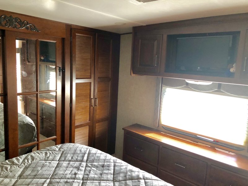 2013 Keystone Alpine 3700RE, 5th Wheels RV For Sale By Owner in Howell