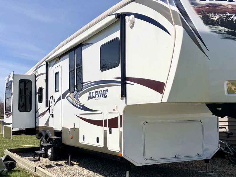 2013 Keystone Alpine 3700RE, 5th Wheels RV For Sale By Owner in Howell