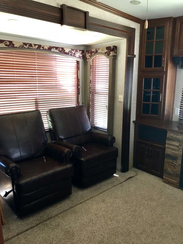 2013 Keystone Alpine 3700RE, 5th Wheels RV For Sale By Owner in Howell