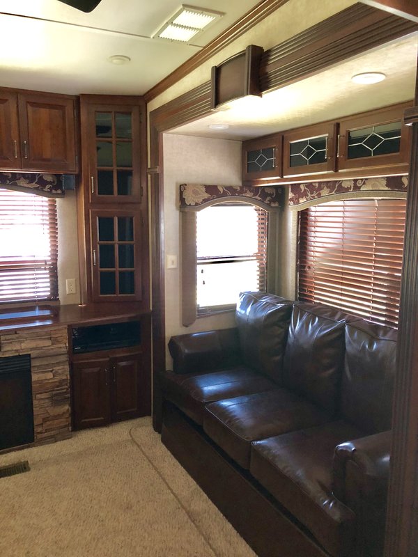 2013 Keystone Alpine 3700RE, 5th Wheels RV For Sale By Owner in Howell