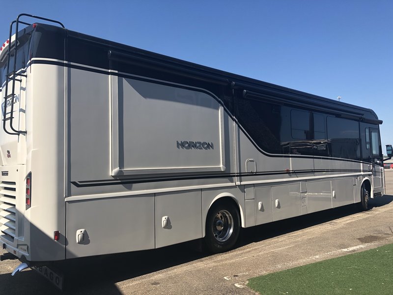 2018 Winnebago Horizon 40A, Class A Diesel RV For Sale By Owner in