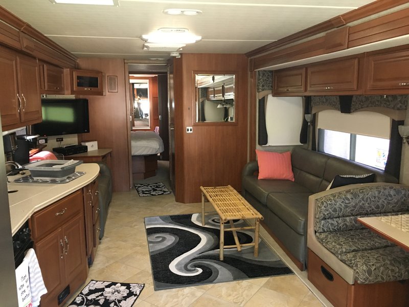 2010 Fleetwood Discovery 40K, Class A Diesel RV For Sale By Owner in