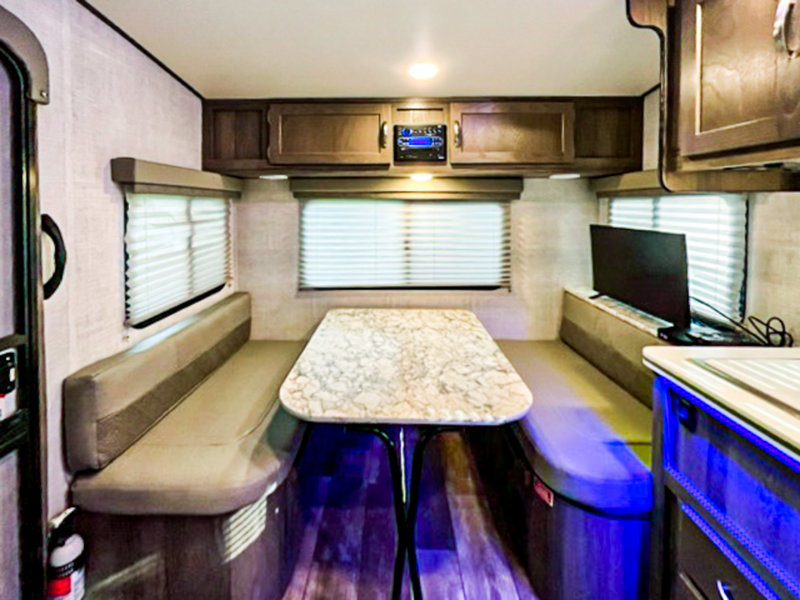 Used 2021 Gulf Stream Vista Cruiser 19ERD for Sale by Owner in Belle