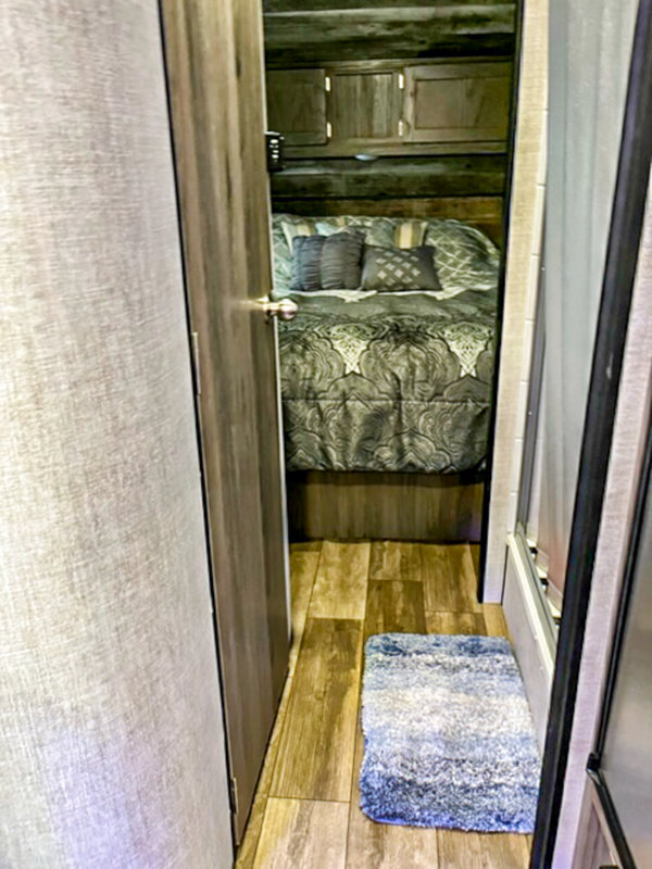 Used 2021 Gulf Stream Vista Cruiser 19ERD for Sale by Owner in Belle