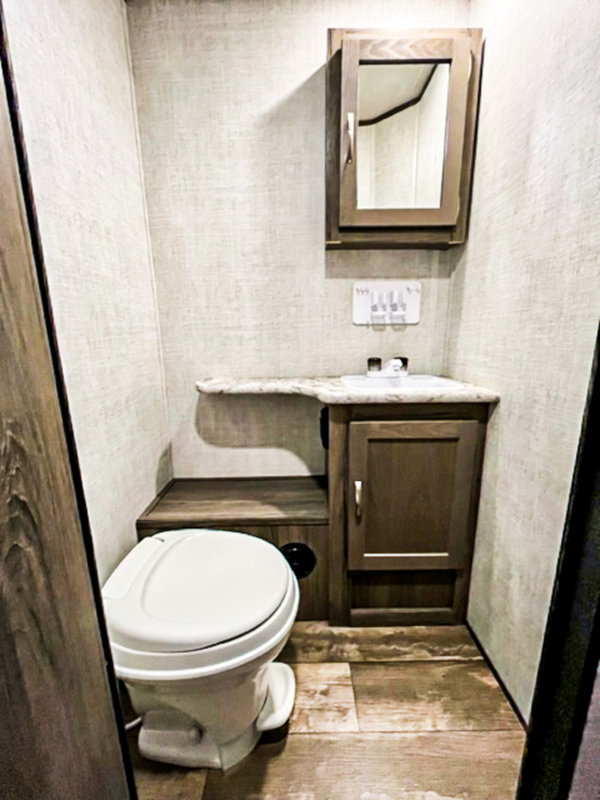 Used 2021 Gulf Stream Vista Cruiser 19ERD for Sale by Owner in Belle