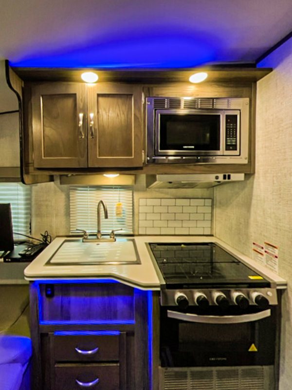 Used 2021 Gulf Stream Vista Cruiser 19ERD for Sale by Owner in Belle