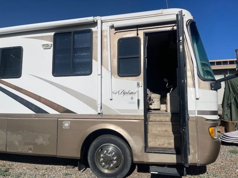 2000 Monaco Diplomat 40PBD, Class A Diesel RV For Sale By Owner in