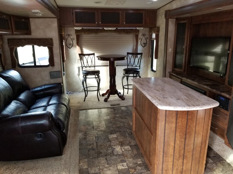 2013 Coachmen Chaparral Signature 343RLTS, 5th Wheels RV For Sale By Owner in Penhook, Virginia