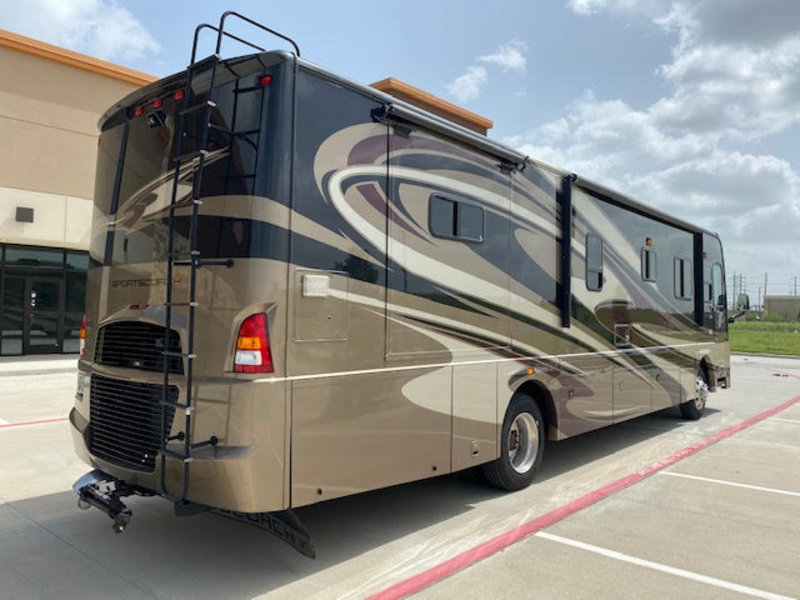 2010 Coachmen Sportscoach Cross Country 385 Bunkhouse, Class A Diesel