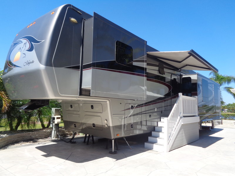 new horizons 5th wheel for sale