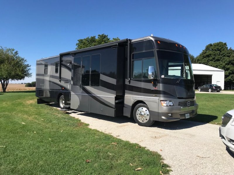 2007 Winnebago Adventurer 38J, Class A Gas RV For Sale By Owner in Monticello, Illinois RVT