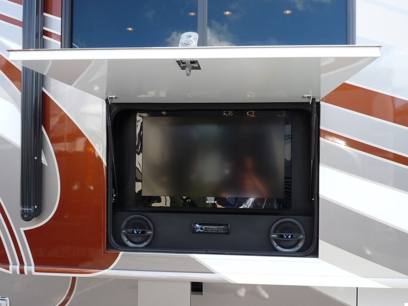 2013 Fleetwood Discovery 40X, Class A Diesel RV For Sale By Owner in