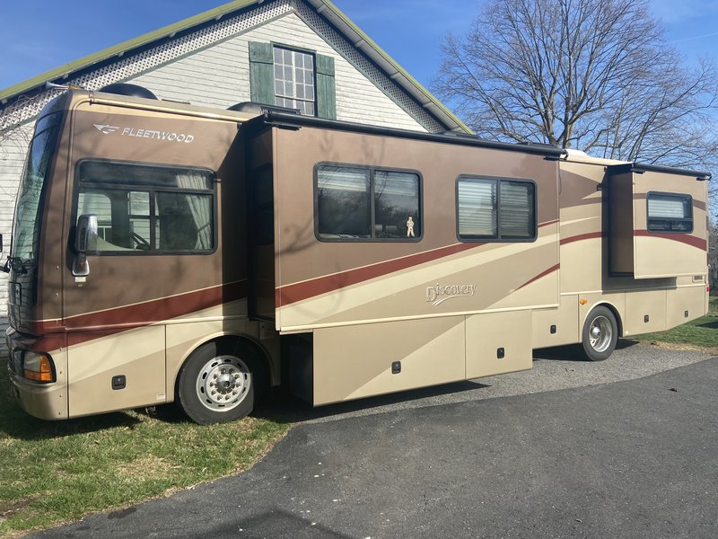 2006 Fleetwood Discovery 39S, Class A Diesel RV For Sale By Owner in