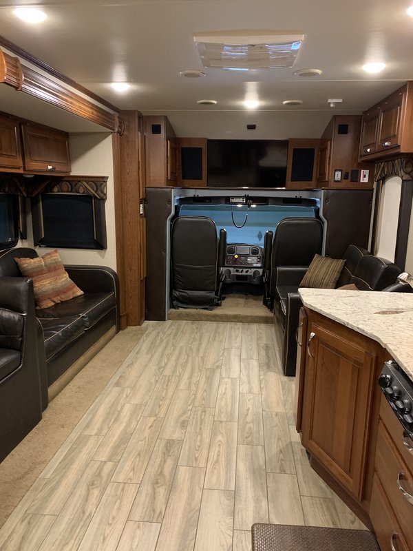2016 Dynamax DX3 37BH, Class C RV For Sale By Owner in Lubbock, Texas 352815