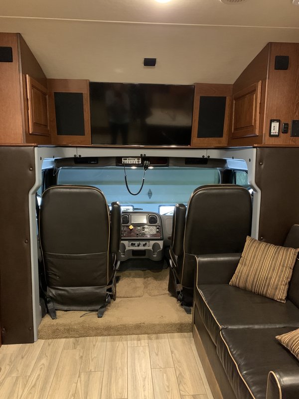 2016 Dynamax DX3 37BH, Class C RV For Sale By Owner in Lubbock, Texas