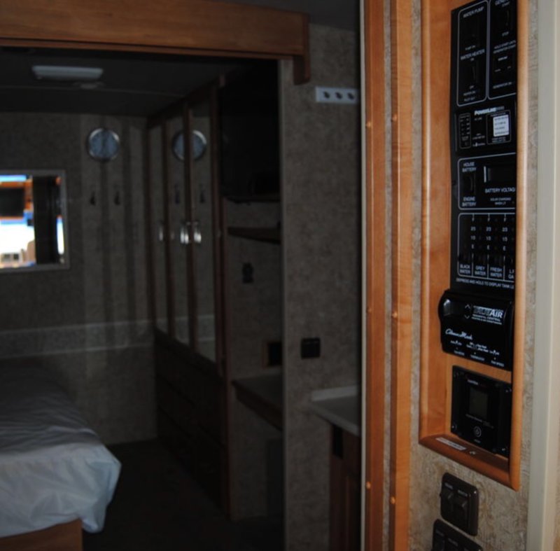 2006 Winnebago Adventurer WPG33V, Class A Gas RV For Sale By Owner in