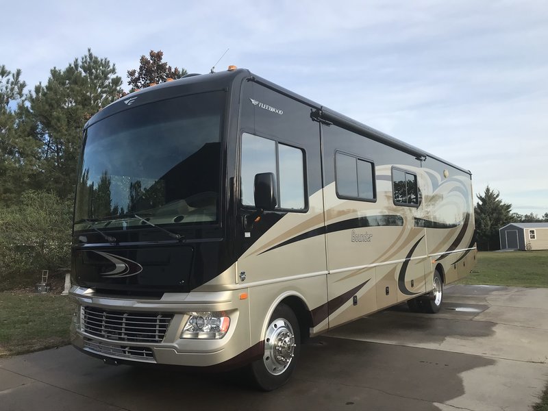 2014 Fleetwood Bounder 36E, Class A Gas RV For Sale By Owner in