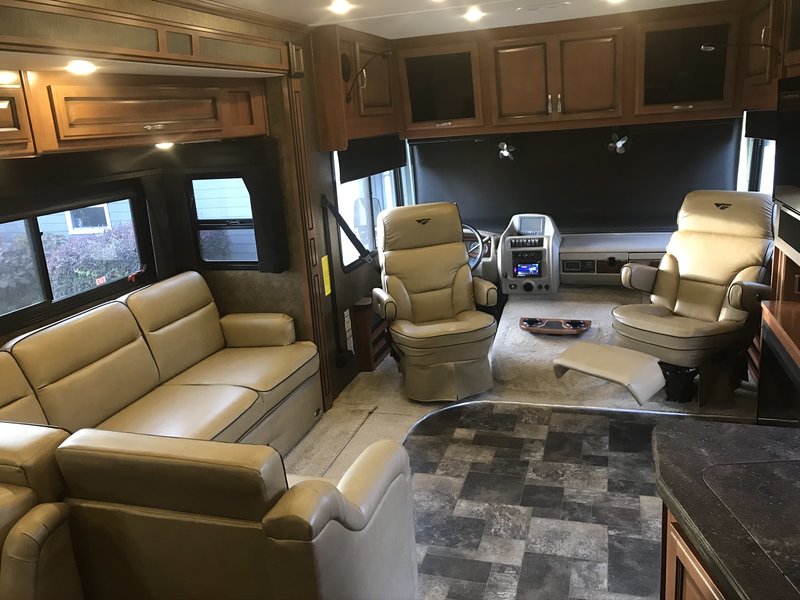 2014 Fleetwood Bounder 36E, Class A Gas RV For Sale By Owner in