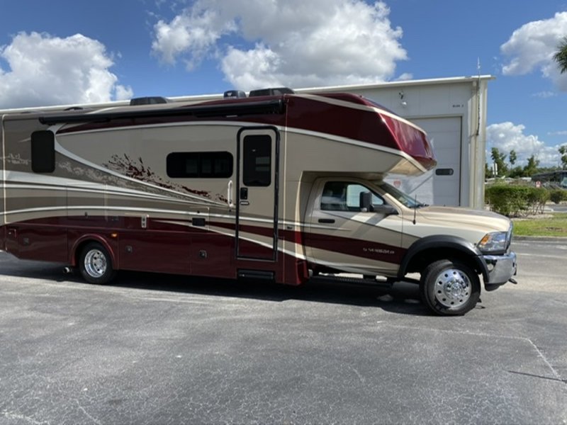 2019 Dynamax Isata 5 30 FW 4x4, Class C RV For Sale By Owner in Naples