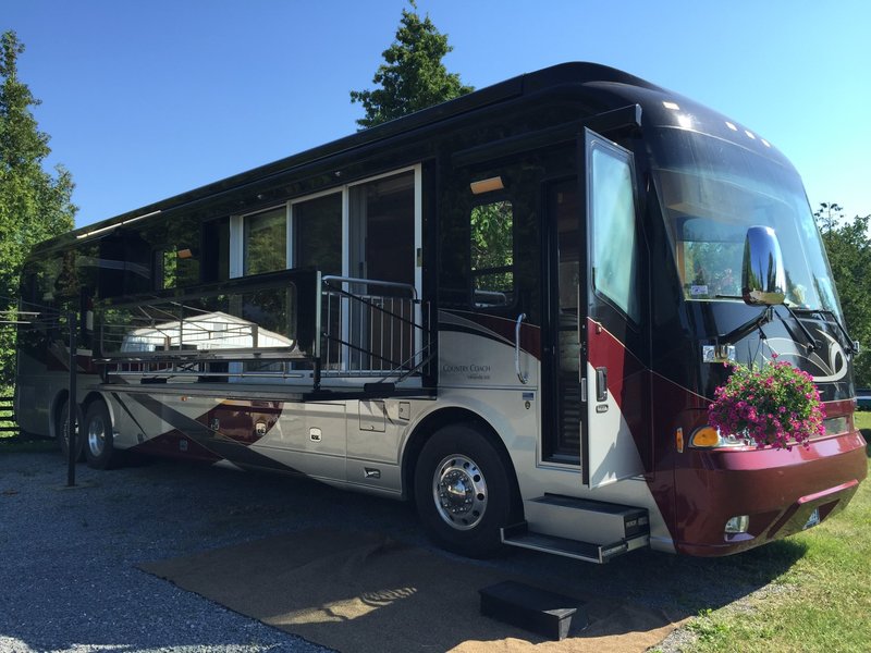 2009 Country Coach Magna 630 Veranda, Class A Diesel RV For Sale By