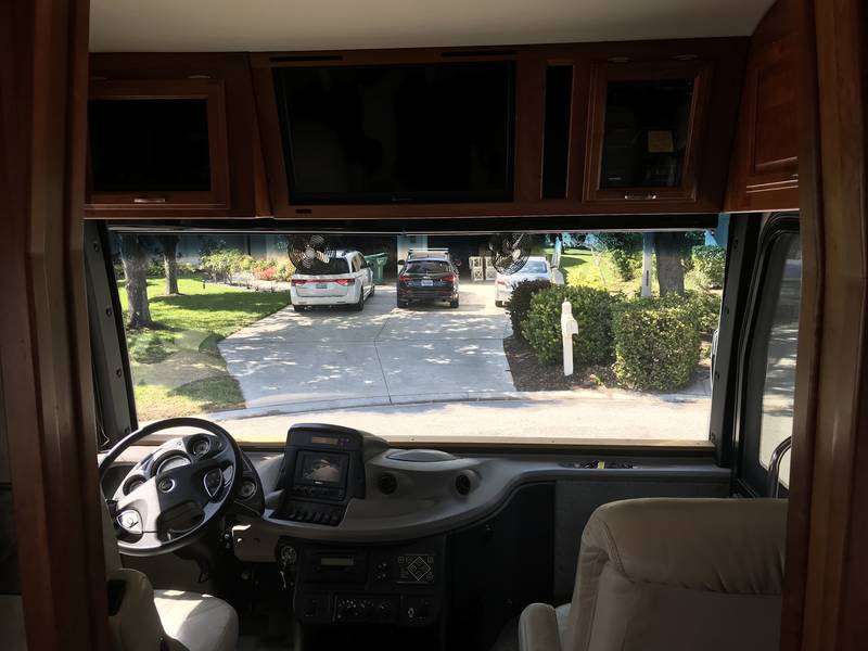2007 Fleetwood Revolution LE, Class A Diesel RV For Sale By Owner in