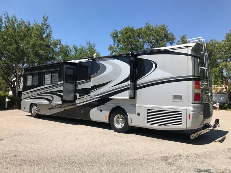2007 Fleetwood Revolution LE, Class A Diesel RV For Sale By Owner in