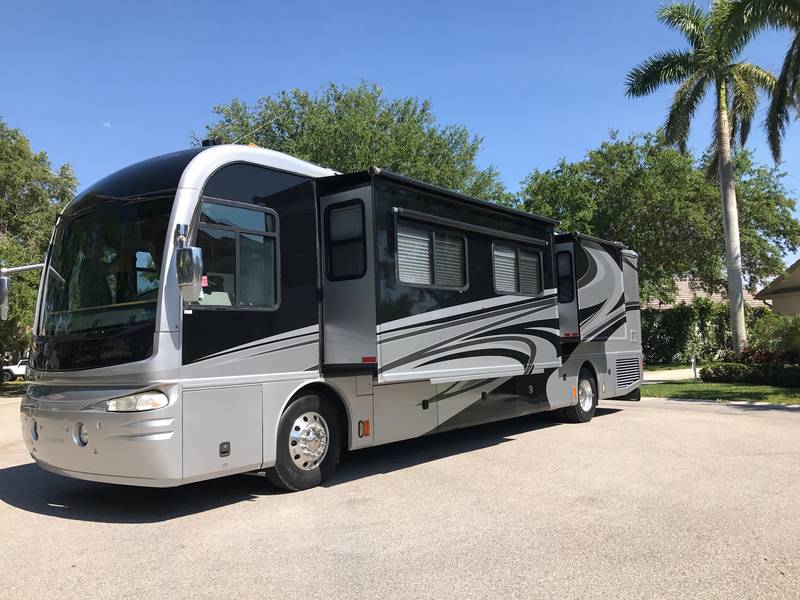 2007 Fleetwood Revolution LE, Class A Diesel RV For Sale By Owner in