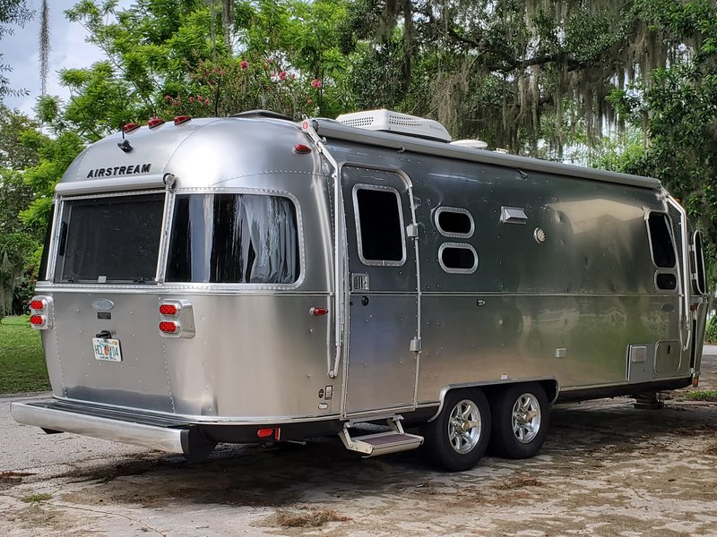 2017 Airstream Flying Cloud 25fb Queen Travel Trailers Rv For Sale By Owner In Seffner Florida