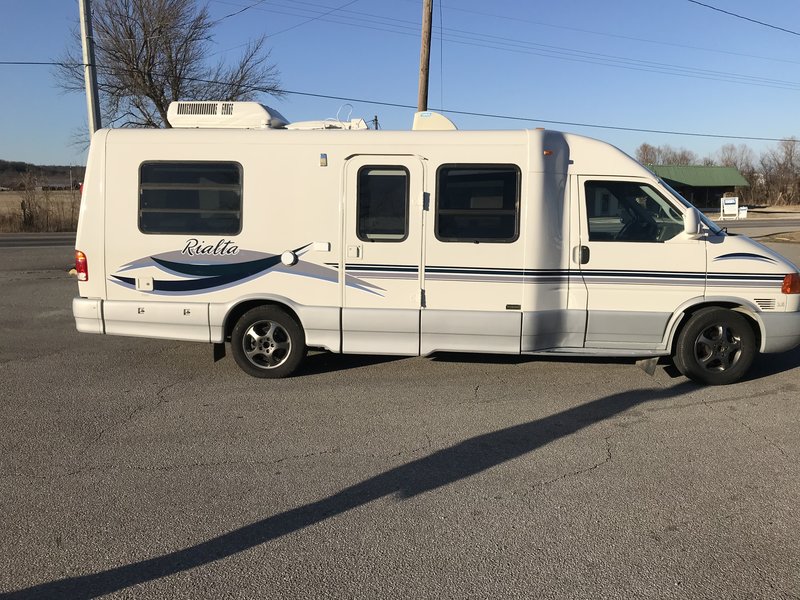2003 Winnebago Rialta QD, Class B+ RV For Sale By Owner in Fayetteville