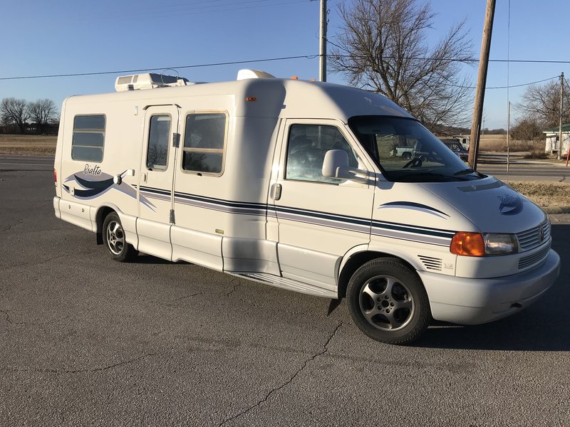 2003 Winnebago Rialta QD, Class B+ RV For Sale By Owner in Fayetteville
