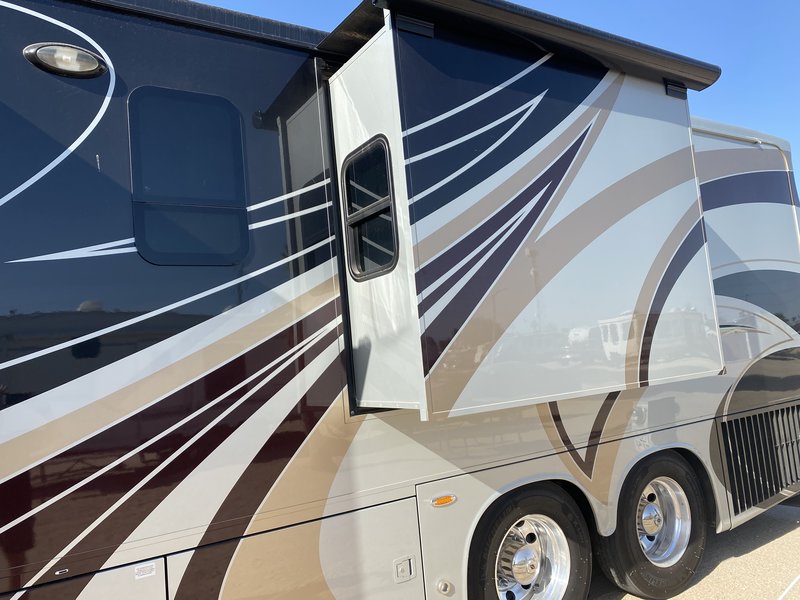 2014 44U, Class A Diesel RV For Sale By Owner in Goodyear, Arizona
