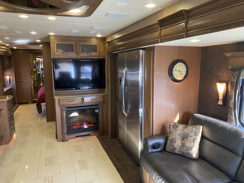 2014 44U, Class A Diesel RV For Sale By Owner in Goodyear, Arizona