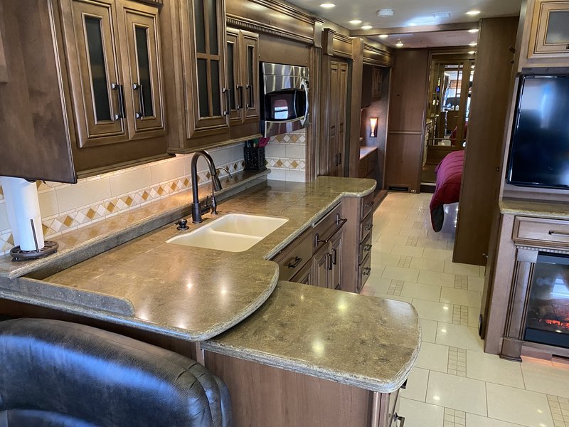 2014 44U, Class A Diesel RV For Sale By Owner in Goodyear, Arizona
