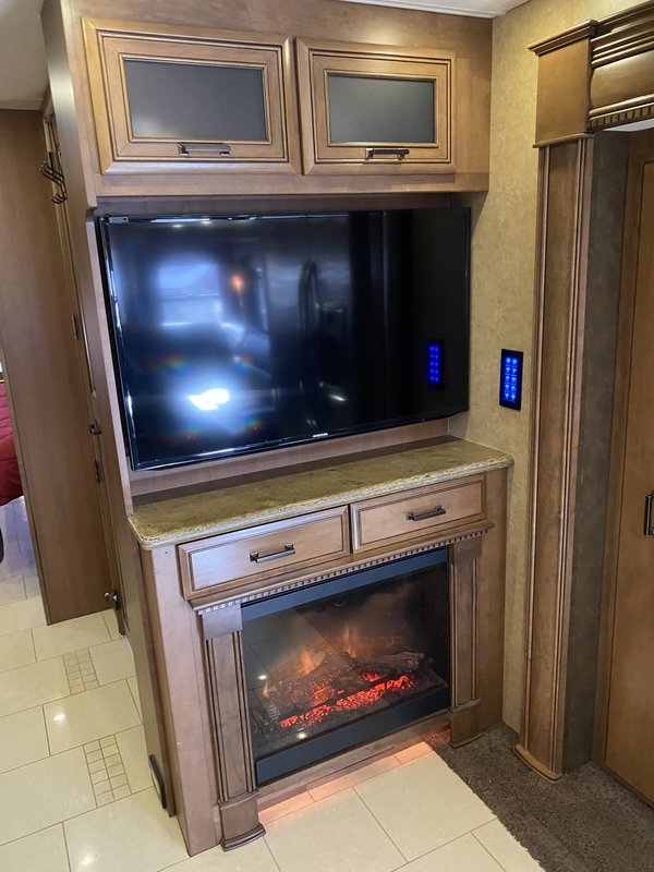 2014 44U, Class A Diesel RV For Sale By Owner in Goodyear, Arizona