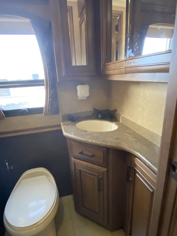 2014 44U, Class A Diesel RV For Sale By Owner in Goodyear, Arizona