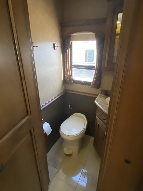 2014 44U, Class A Diesel RV For Sale By Owner in Goodyear, Arizona