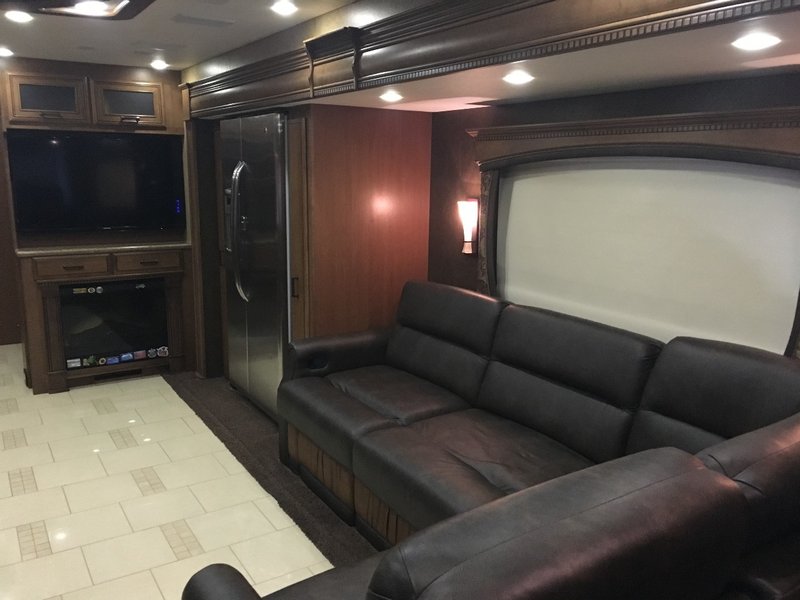 2014 44U, Class A Diesel RV For Sale By Owner in Goodyear, Arizona