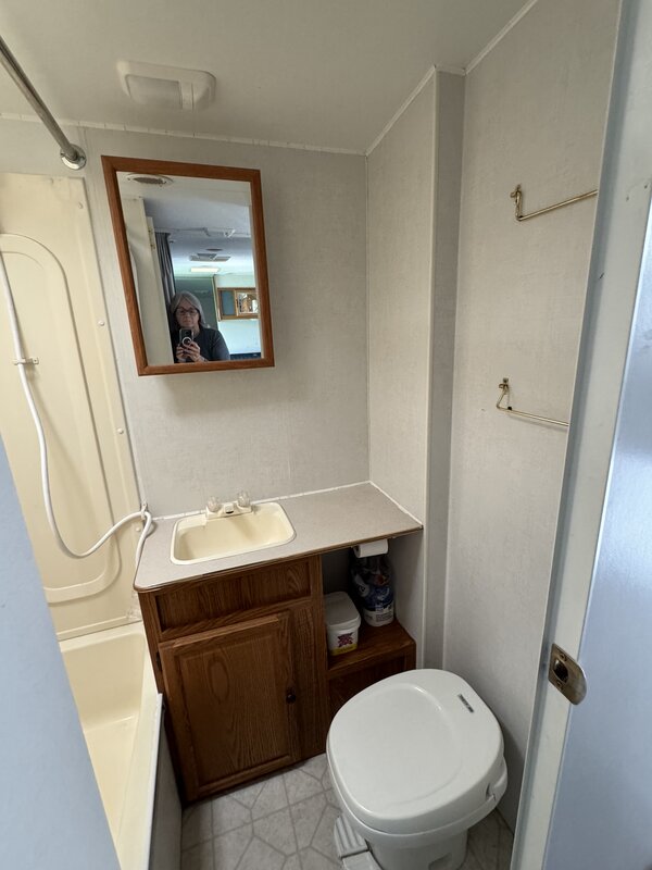 1999 Fleetwood Mallard 255G, 5th Wheels RV For Sale By Owner in Bristol