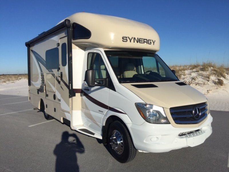 2017 Thor Motor Coach Synergy SD24, Class C RV For Sale By Owner in