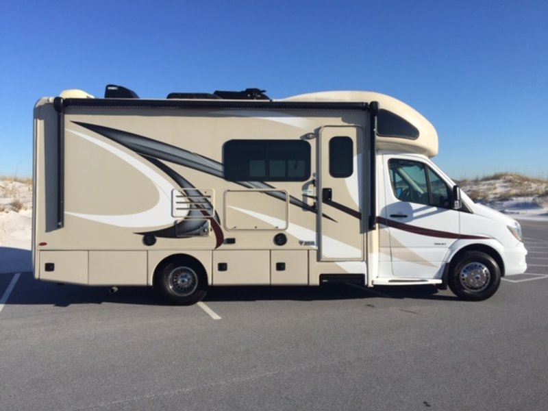 2017 Thor Motor Coach Synergy SD24, Class C RV For Sale By Owner in