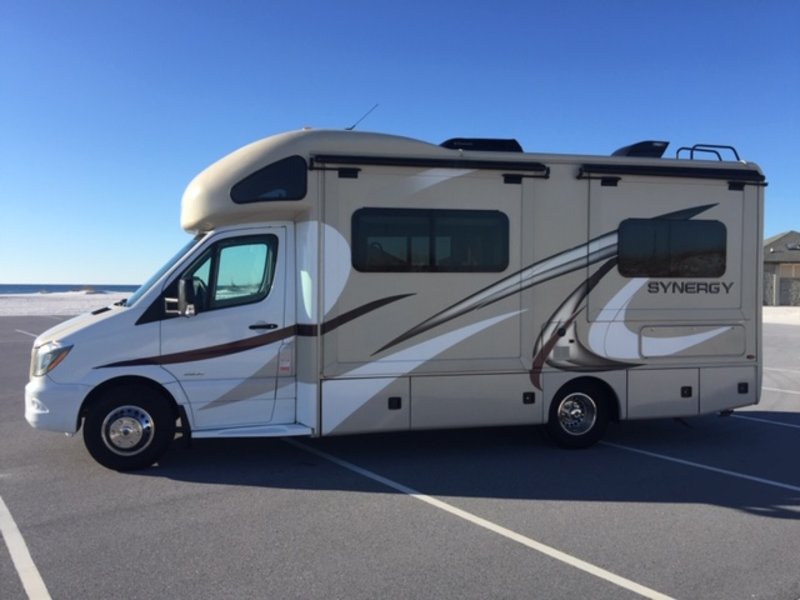 2017 Thor Motor Coach Synergy SD24, Class C RV For Sale By Owner in