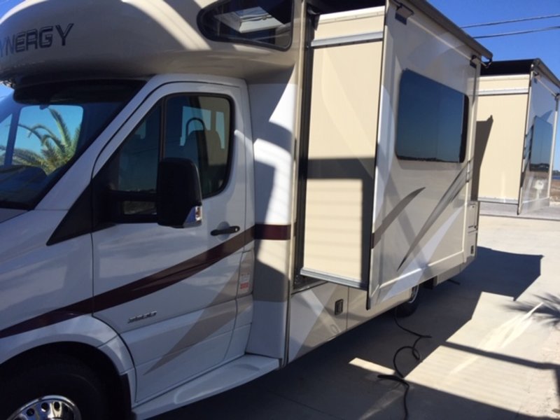 2017 Thor Motor Coach Synergy SD24, Class C RV For Sale By Owner in