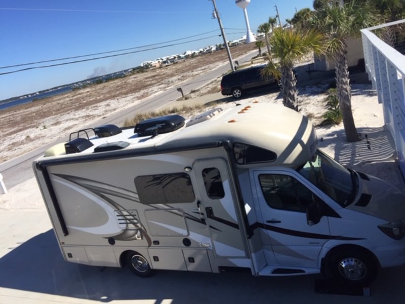 2017 Thor Motor Coach Synergy SD24, Class C RV For Sale By Owner in