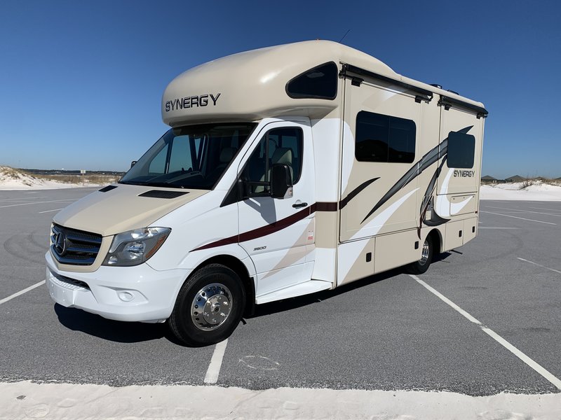 2017 Thor Motor Coach Synergy SD24, Class C RV For Sale By Owner in