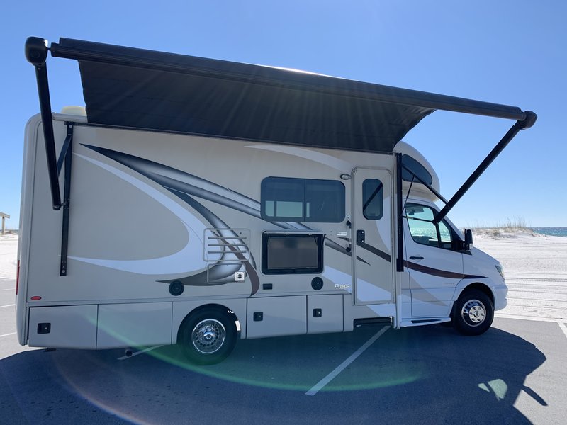 2017 Thor Motor Coach Synergy SD24, Class C RV For Sale By Owner in