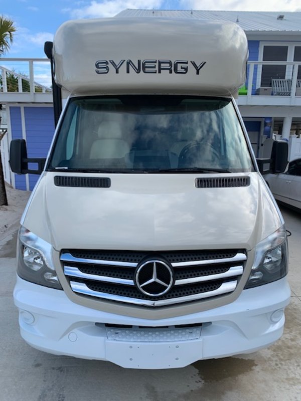 2017 Thor Motor Coach Synergy SD24, Class C RV For Sale By Owner in